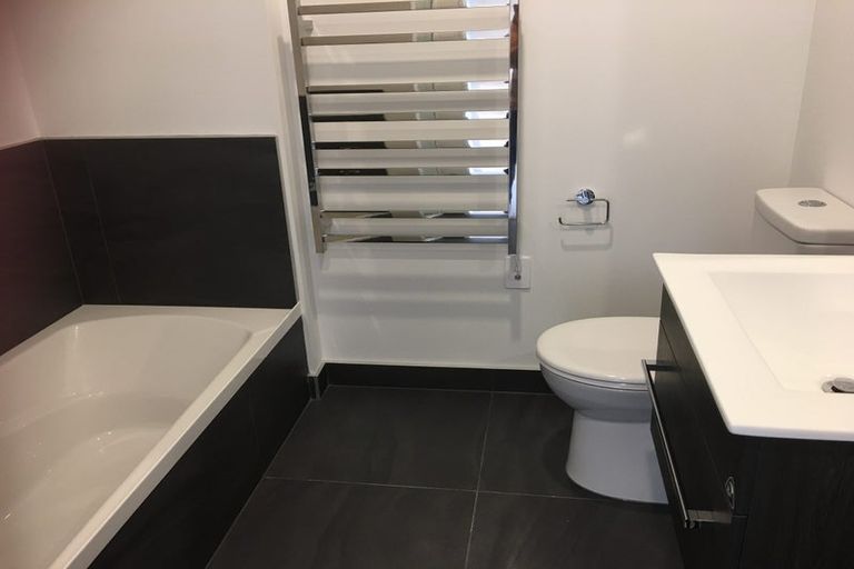 Photo of property in 24 Rua Kai Way, Brooklyn, Wellington, 6021