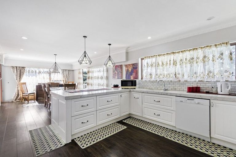 Photo of property in 2 Hogan Street, Pukekohe, 2120