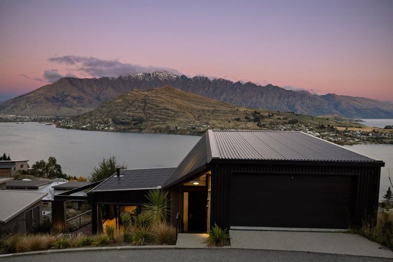 Photo of property in 5 Lancewood Lane, Queenstown, 9300