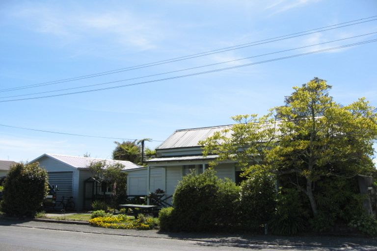 Photo of property in 36 The Esplanade, Westport, 7825