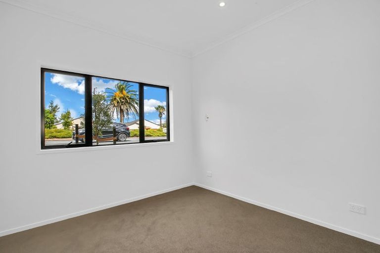 Photo of property in 1/500 Te Atatu Road, Te Atatu Peninsula, Auckland, 0610