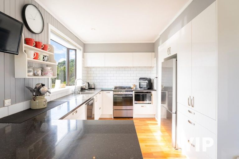 Photo of property in 20 Lyndfield Lane, Newlands, Wellington, 6037