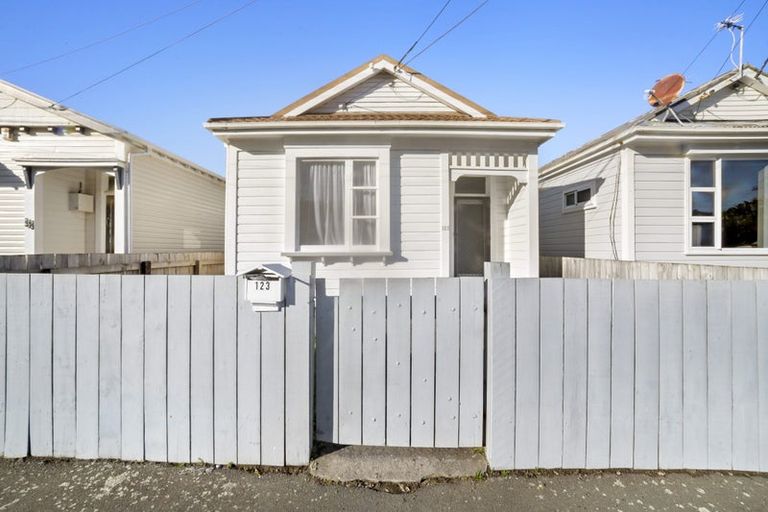 Photo of property in 123 Onepu Road, Lyall Bay, Wellington, 6022