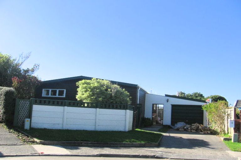 Photo of property in 18 Te Kiteroa Grove, Churton Park, Wellington, 6037