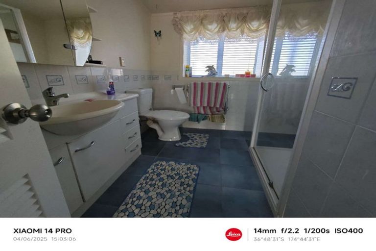 Photo of property in 1/17 Nutsey Avenue, Northcote, Auckland, 0627