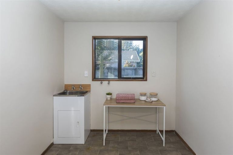 Photo of property in 11 Oakley Crescent, Hornby, Christchurch, 8042