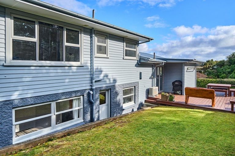 Photo of property in 92 Mana View Road, Paremata, Porirua, 5026