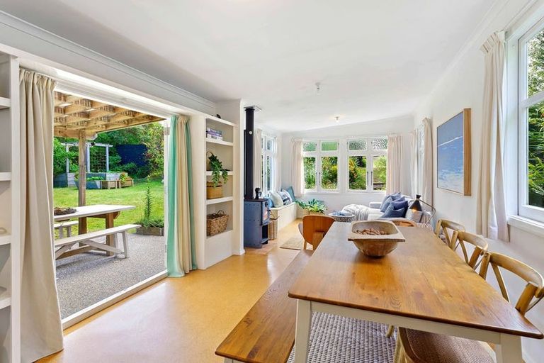 Photo of property in 42 Field Way, Waikanae Beach, Waikanae, 5036