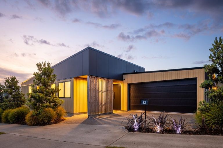 Photo of property in 32 Huntaway Close, Stoke, Nelson, 7011