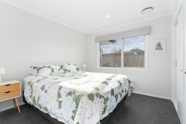 Photo of property in 2 Van Baarle Close, Carterton, 5713