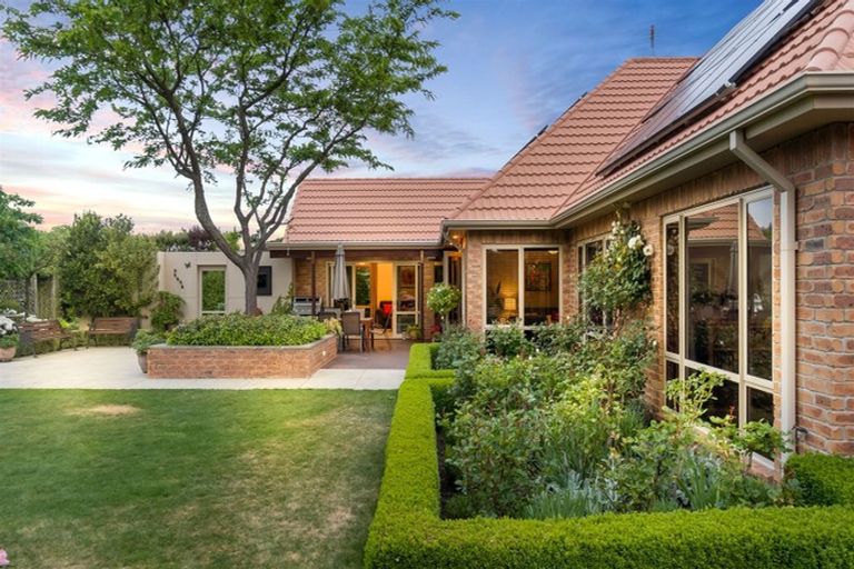 Photo of property in 6 Westall Lane, Avonhead, Christchurch, 8042