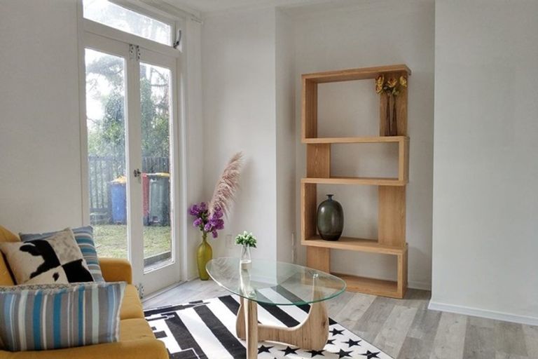 Photo of property in 4 Hollyhock Place, Browns Bay, Auckland, 0630