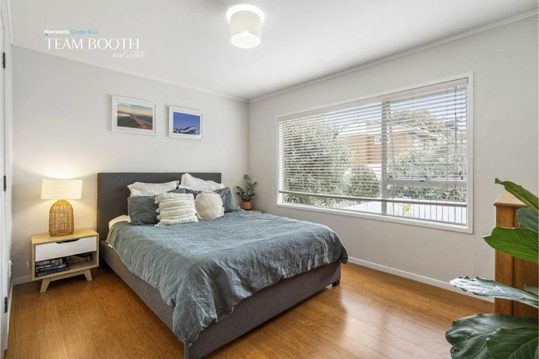 Photo of property in 3a/2 Kirrie Avenue, Te Atatu South, Auckland, 0610