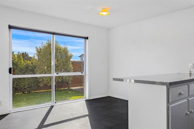 Photo of property in 37 Queenspark Drive, Parklands, Christchurch, 8083