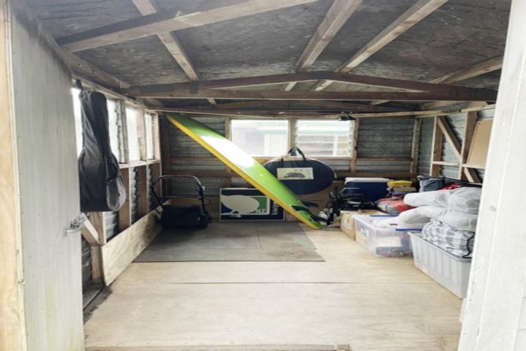 Photo of property in 1/38 Kaipatiki Road, Glenfield, Auckland, 0629