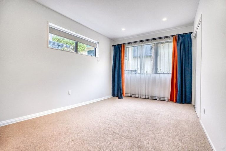 Photo of property in 152b Luckens Road, West Harbour, Auckland, 0618