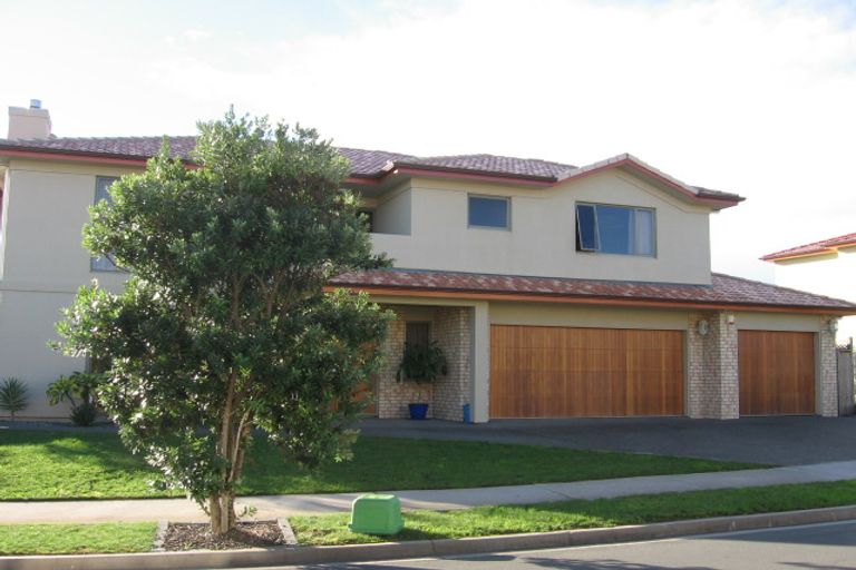 Photo of property in 17 Kaseng Place, East Tamaki Heights, Auckland, 2016