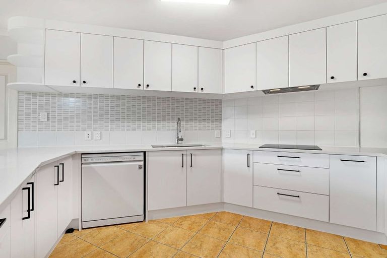 Photo of property in 9 Fleetwood Drive, Henderson, Auckland, 0612