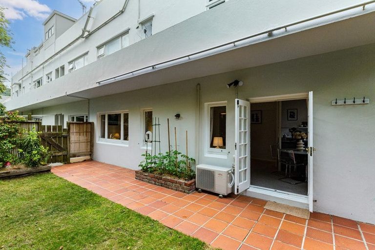 Photo of property in Hobson Flats, 4/1 Hobson Street, Pipitea, Wellington, 6011