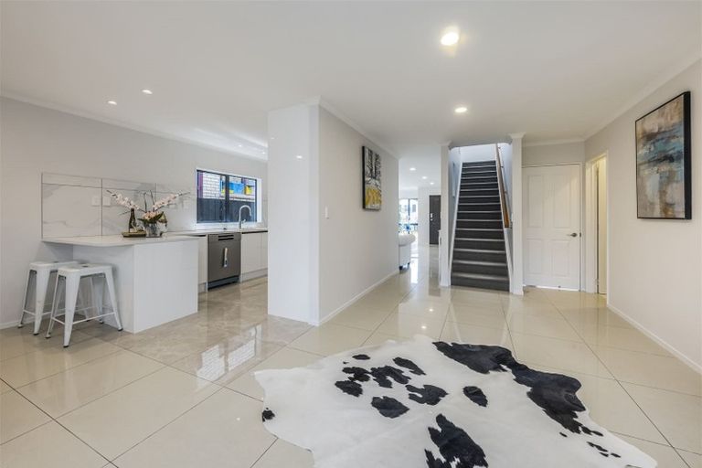 Photo of property in 15 Heidi Crescent, Flat Bush, Auckland, 2016