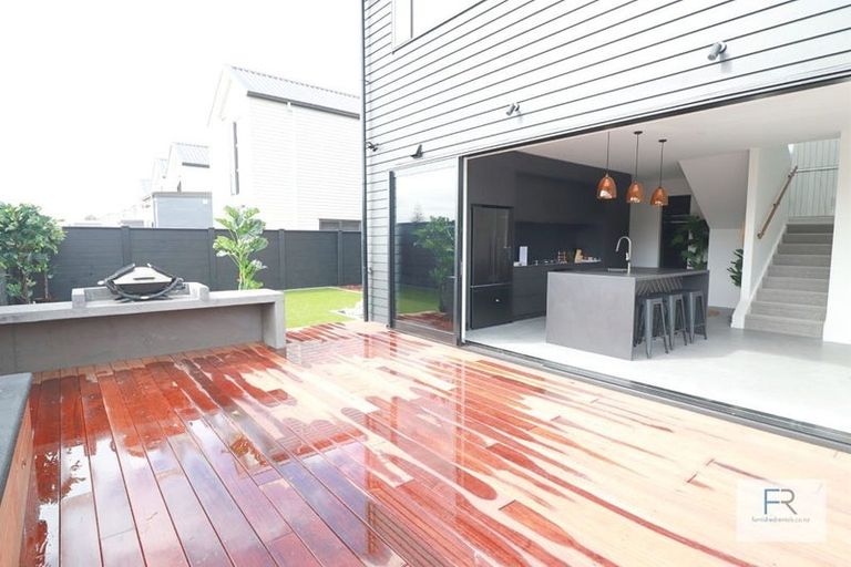 Photo of property in 4 Tapuwae Way, Mangere Bridge, Auckland, 2022
