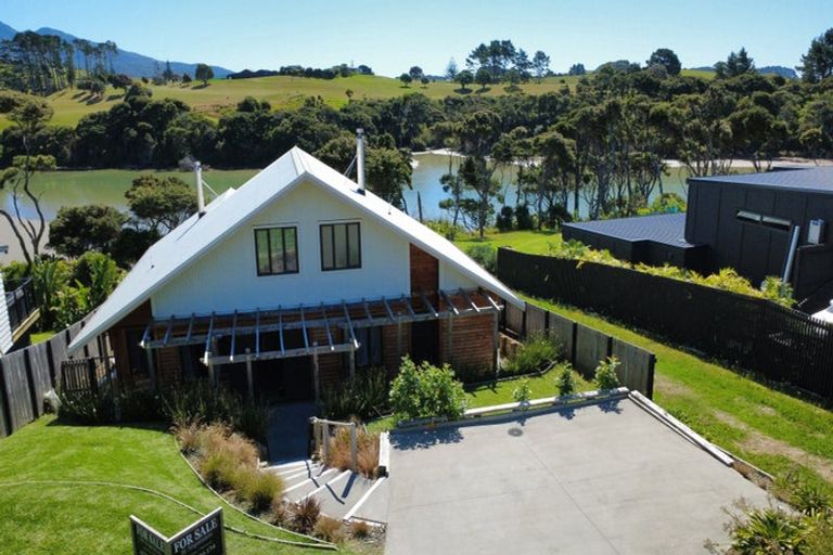 Photo of property in 10 Pekapeka Street, Raglan, 3225