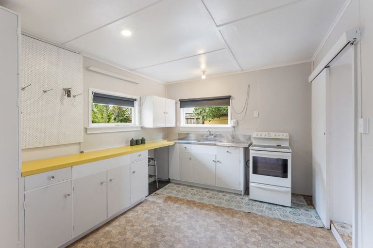 Photo of property in 16 Arthur Street, Waikawa Beach, Levin, 5573