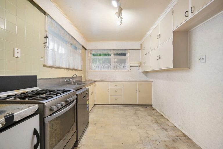 Photo of property in 27 Lees Grove, Wainuiomata, Lower Hutt, 5014