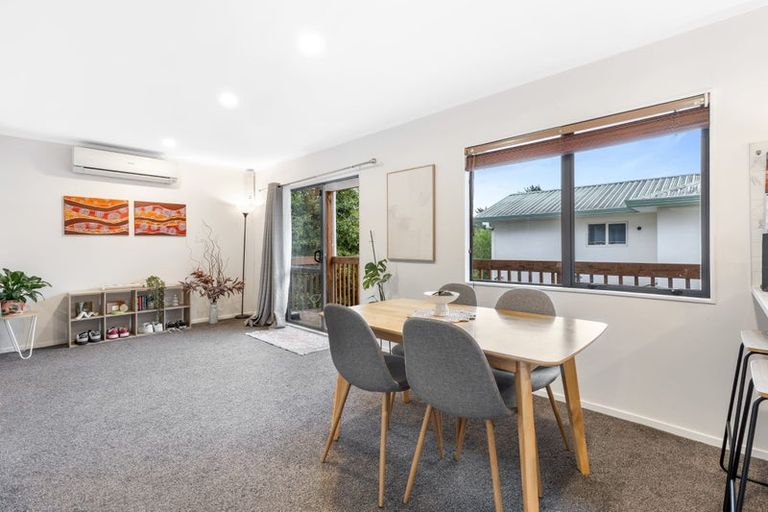 Photo of property in 1/1018 East Coast Road, Fairview Heights, Auckland, 0630