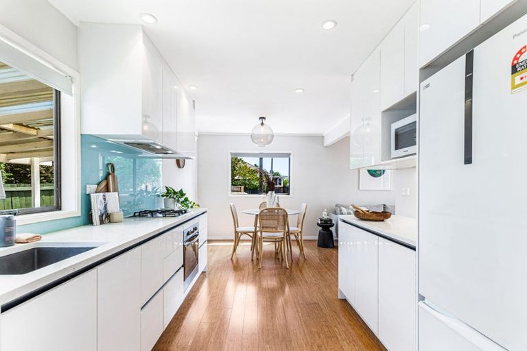 Photo of property in 2/12 Neil Avenue, Te Atatu Peninsula, Auckland, 0610