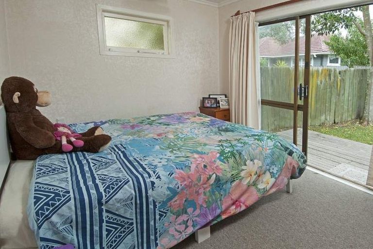 Photo of property in 21 Ranui Station Road, Ranui, Auckland, 0612