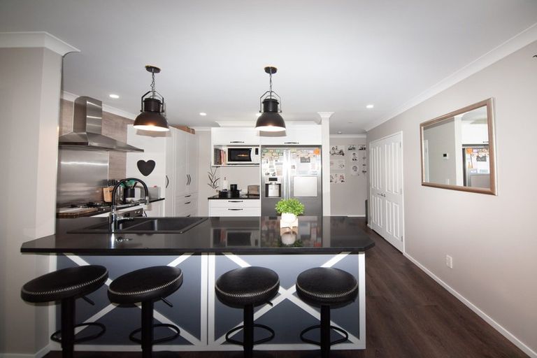 Photo of property in 35 Waverton Terrace, Churton Park, Wellington, 6037