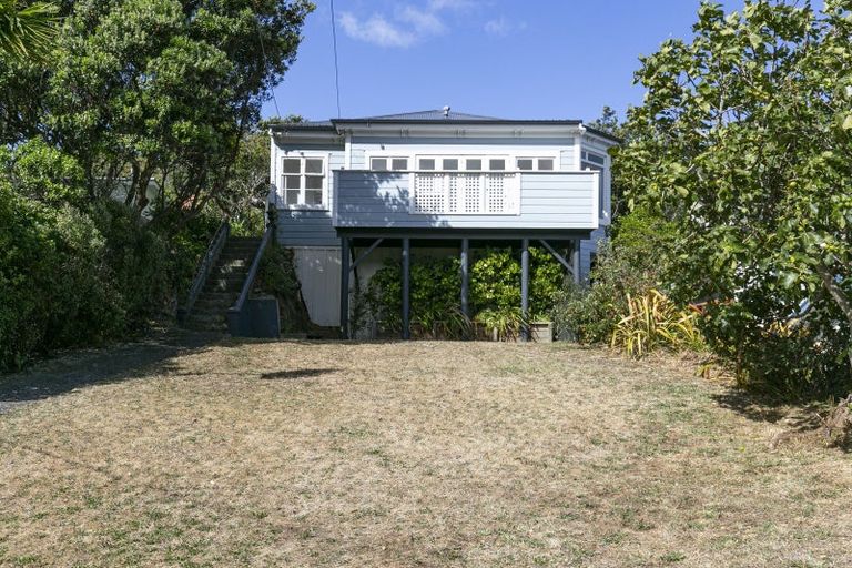 Photo of property in 21 The Parade, Island Bay, Wellington, 6023