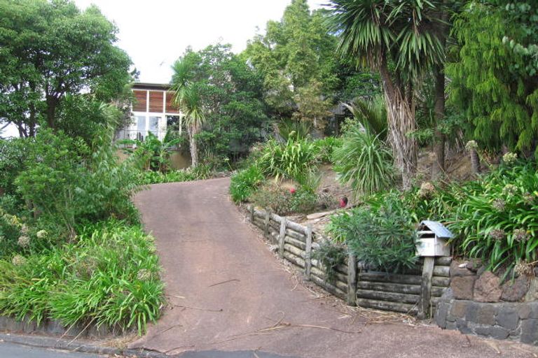 Photo of property in 7 Opou Road, Titirangi, Auckland, 0604