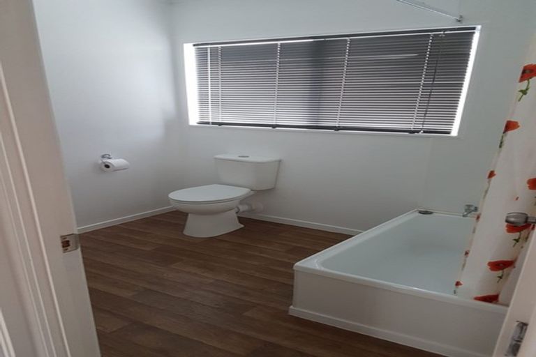 Photo of property in 26 Taioma Crescent, Te Atatu Peninsula, Auckland, 0610