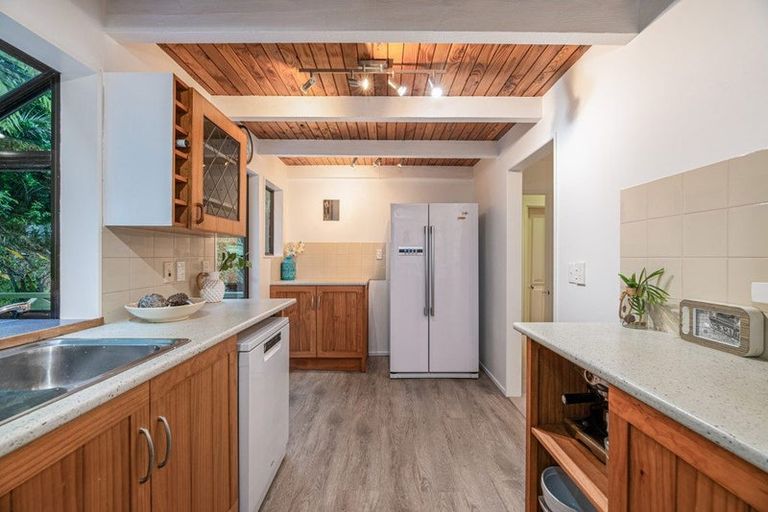 Photo of property in 576c South Titirangi Road, Titirangi, Auckland, 0604