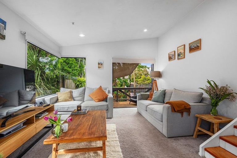 Photo of property in 2/53 Topliss Drive, Northcross, Auckland, 0632