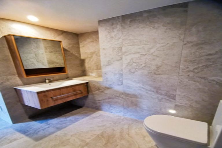 Photo of property in 12 Dart Place, Fernhill, Queenstown, 9300