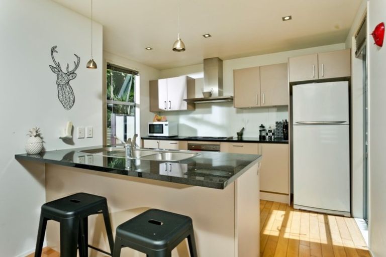 Photo of property in 14a Berne Place, Birkenhead, Auckland, 0626