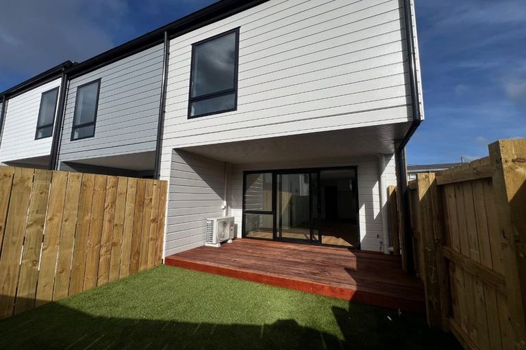 Photo of property in 21 Divich Avenue, Te Atatu South, Auckland, 0610