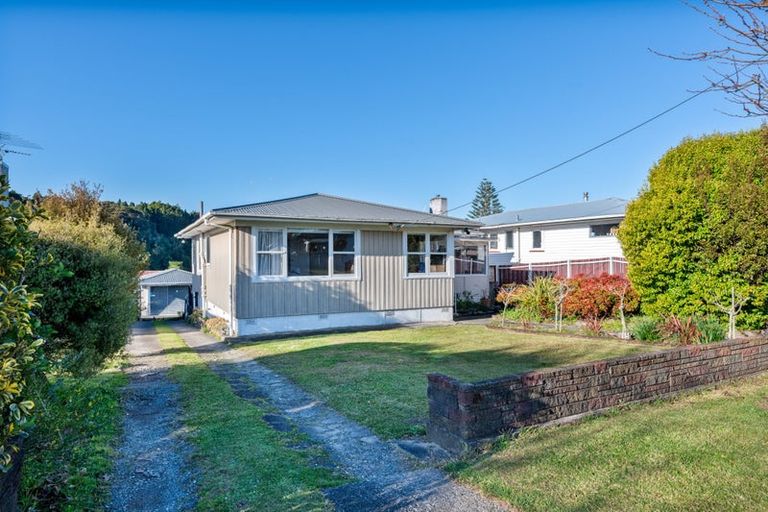Photo of property in 18 Huruhuru Road, Massey, Auckland, 0614