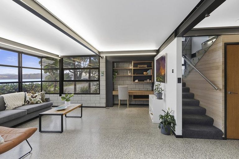 Photo of property in 377a Karaka Bay Road, Karaka Bays, Wellington, 6022
