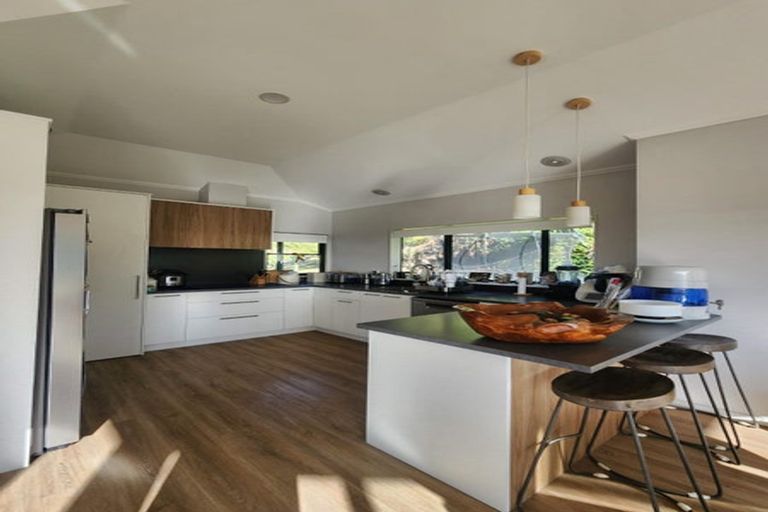 Photo of property in 18 Arden Place, Oakura, 4314