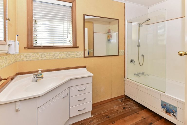 Photo of property in 21 Hill Crescent, Papakura, 2110