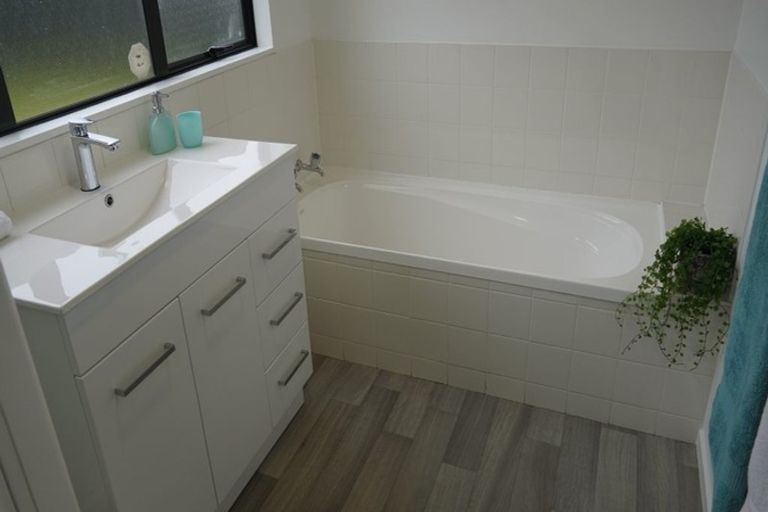 Photo of property in 18b Kelvin Road, Papakura, 2110