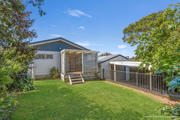 Photo of property in 18 Riverside Drive, Waiuku, 2123