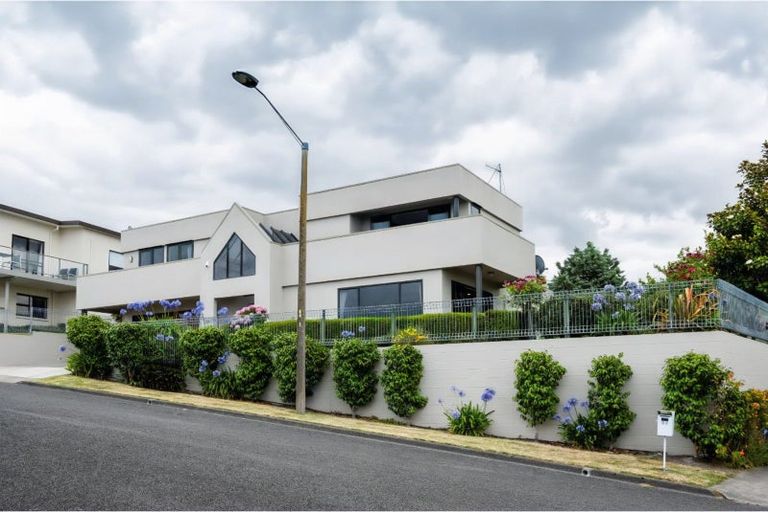 Photo of property in 84 Churchill Drive, Taradale, Napier, 4112