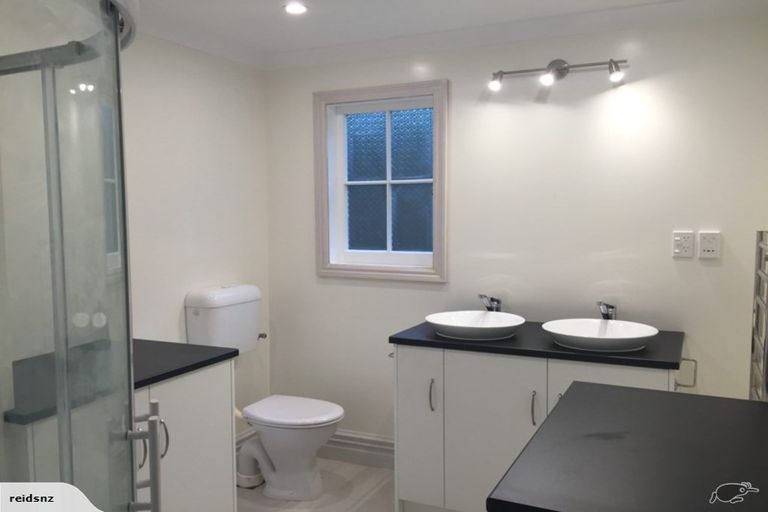 Photo of property in 12 Governor Road, Northland, Wellington, 6012