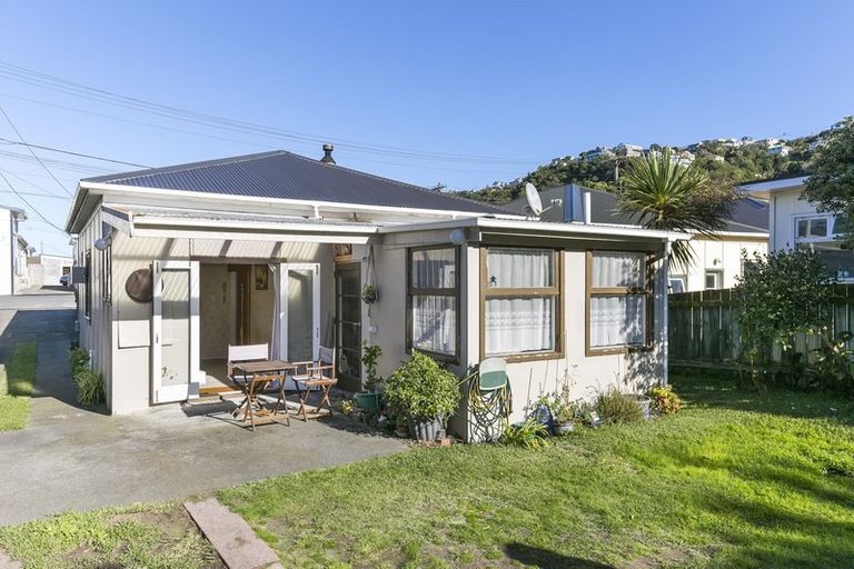 Photo of property in 14 Rua Street, Lyall Bay, Wellington, 6022