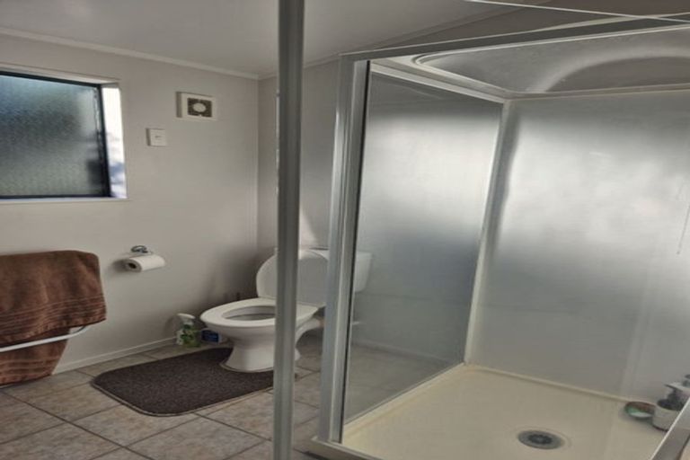 Photo of property in 56a Taikata Road, Te Atatu Peninsula, Auckland, 0610